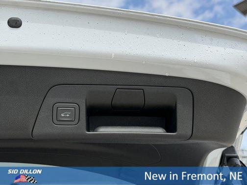 Iridescent White Tricoat 2026 Buick Envision Sport Touring AWD