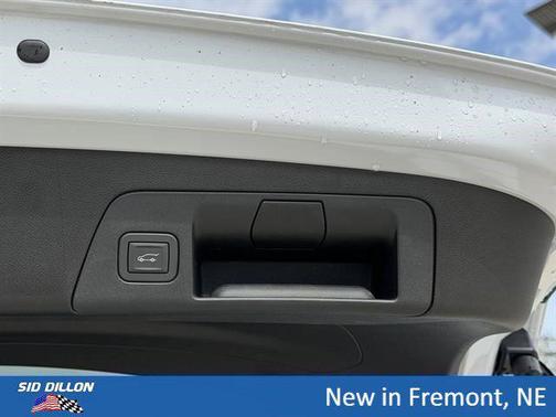 Iridescent White Tricoat 2026 Buick Envision Sport Touring AWD