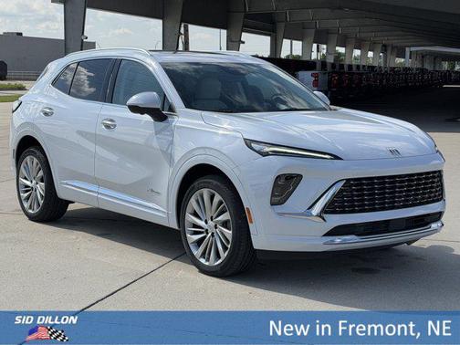 Iridescent White Tricoat 2026 Buick Envision Avenir AWD
