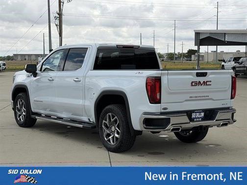 Glacier White Tricoat 2026 GMC Sierra 1500 SLT