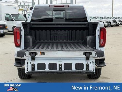 Glacier White Tricoat 2026 GMC Sierra 1500 SLT