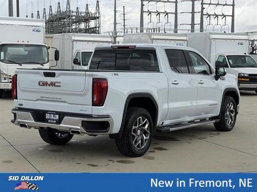 Glacier White Tricoat 2026 GMC Sierra 1500 SLT