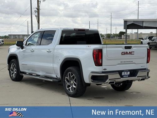 Glacier White Tricoat 2026 GMC Sierra 1500 SLT