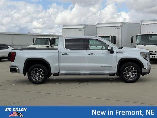 Glacier White Tricoat 2026 GMC Sierra 1500 SLT