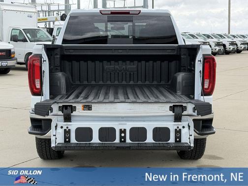 Glacier White Tricoat 2026 GMC Sierra 1500 SLT