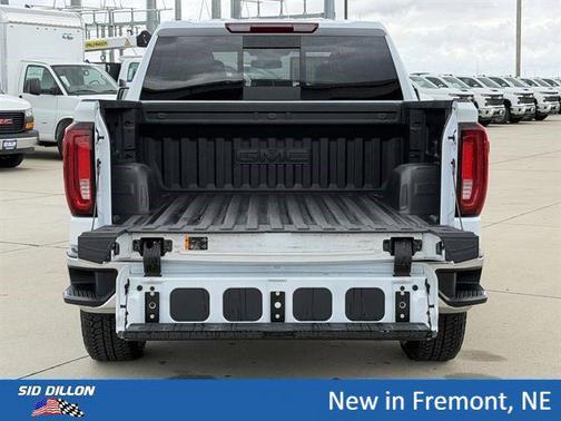 Glacier White Tricoat 2026 GMC Sierra 1500 SLT