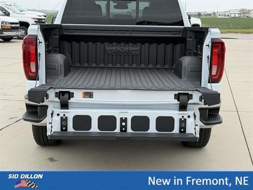 Glacier White Tricoat 2026 GMC Sierra 1500 SLT