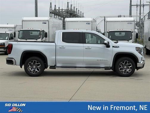 Glacier White Tricoat 2026 GMC Sierra 1500 SLT