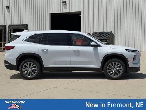 Iridescent White Tricoat 2026 Buick Enclave Preferred FWD
