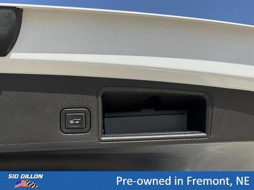 Summit White 2023 GMC Terrain SLT