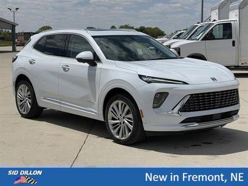 Iridescent White Tricoat 2026 Buick Envision Avenir AWD
