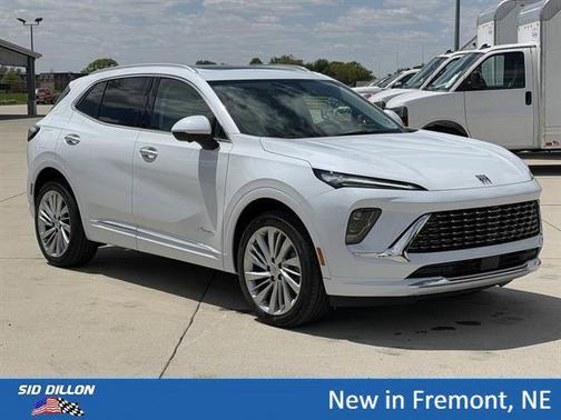 Iridescent White Tricoat 2026 Buick Envision Avenir AWD