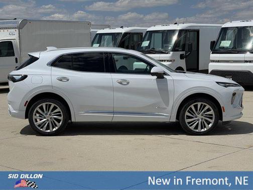 Iridescent White Tricoat 2026 Buick Envision Avenir AWD