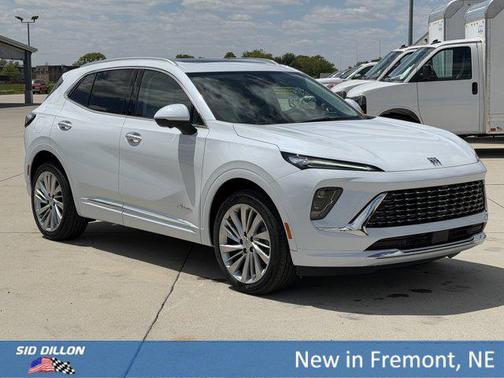 Iridescent White Tricoat 2026 Buick Envision Avenir AWD