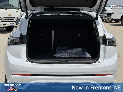 Iridescent White Tricoat 2026 Buick Envision Avenir AWD