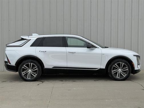 Vibrant White Tricoat 2026 Cadillac LYRIQ Luxury