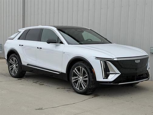 Vibrant White Tricoat 2026 Cadillac LYRIQ Luxury