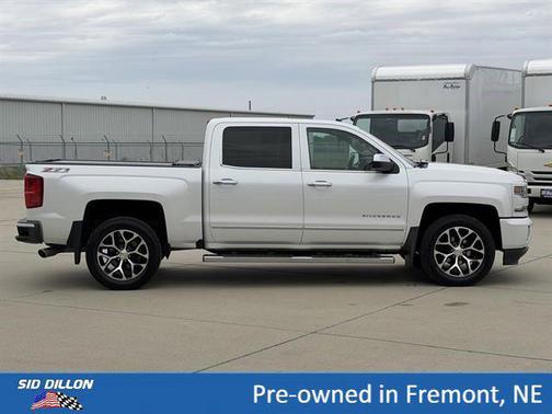 Iridescent Pearl Tricoat 2017 Chevrolet Silverado 1500 LTZ
