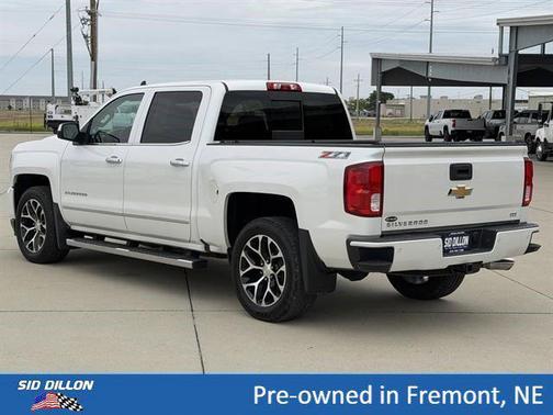 Iridescent Pearl Tricoat 2017 Chevrolet Silverado 1500 LTZ