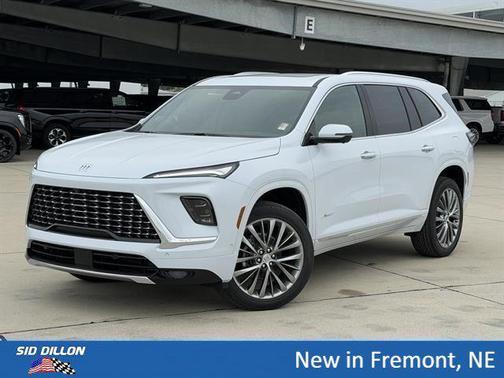 iridescent white tricoat 2026 Buick Enclave Avenir FWD