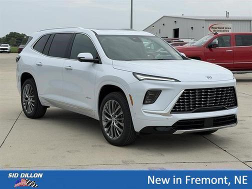 iridescent white tricoat 2026 Buick Enclave Avenir FWD
