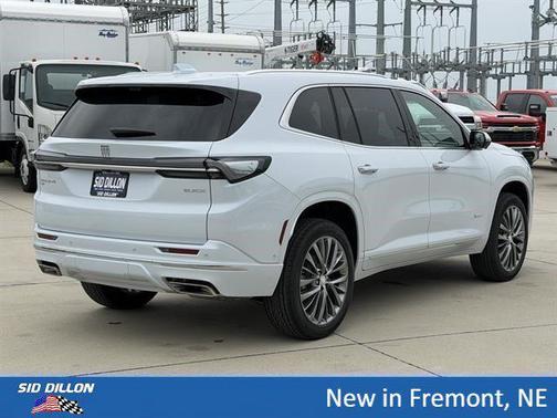 iridescent white tricoat 2026 Buick Enclave Avenir FWD