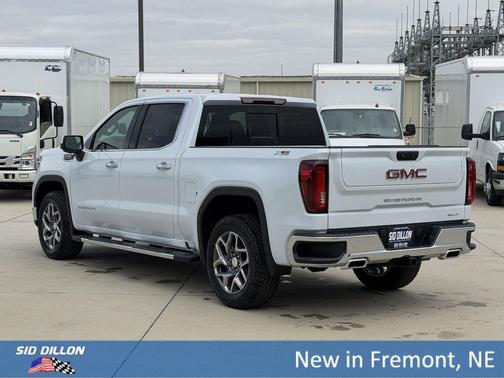 Glacier White Tricoat 2026 GMC Sierra 1500 SLT