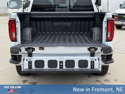 Glacier White Tricoat 2026 GMC Sierra 1500 SLT
