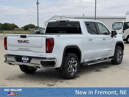 Glacier White Tricoat 2026 GMC Sierra 1500 SLT