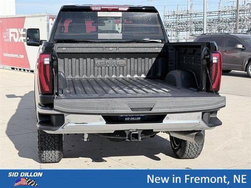 Onyx Black 2026 GMC Sierra 2500 SLT