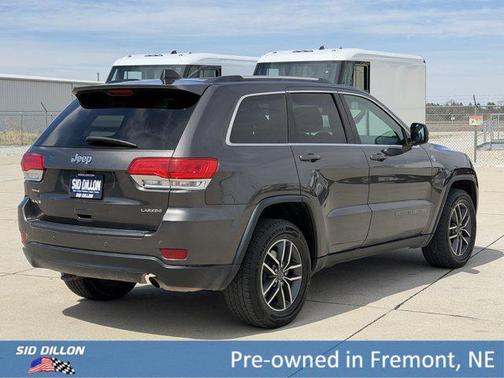 Granite Crystal Metallic Clearcoat 2019 Jeep Grand Cherokee Laredo