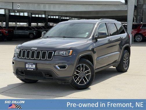 Granite Crystal Metallic Clearcoat 2019 Jeep Grand Cherokee Laredo