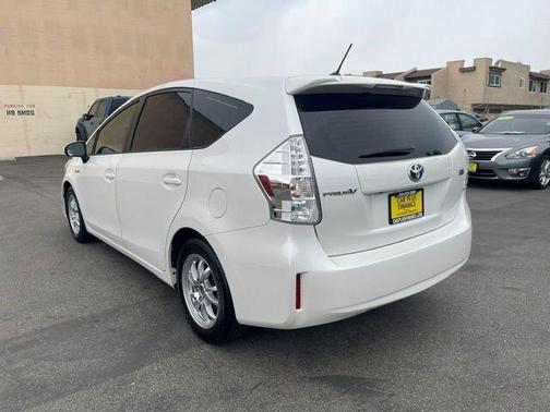 Blizzard Pearl 2014 Toyota Prius v Two