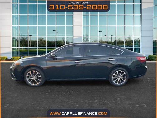 Midnight Black Metallic 2018 Toyota Avalon XLE