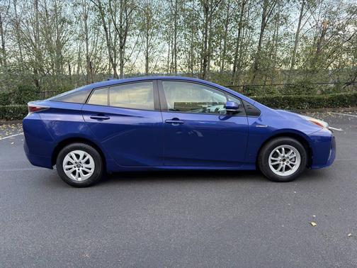 2016 Toyota Prius Two