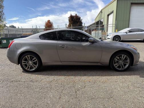 2009 INFINITI G37x Base