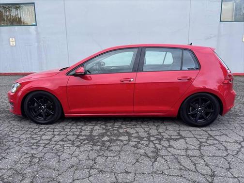 2017 Volkswagen Golf TSI S 4-Door