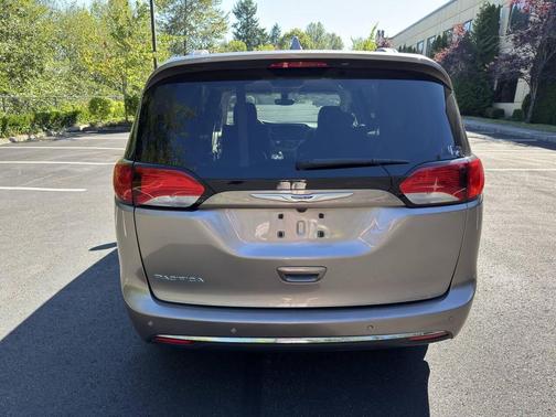 2018 Chrysler Pacifica Touring-L