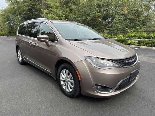 2018 Chrysler Pacifica Touring-L