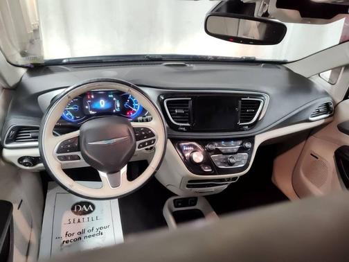 2018 Chrysler Pacifica Hybrid Limited