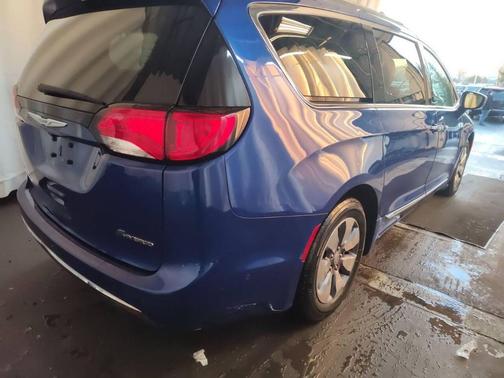 2018 Chrysler Pacifica Hybrid Limited