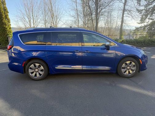 2018 Chrysler Pacifica Hybrid Limited