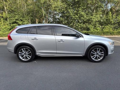 2016 Volvo V60 Cross Country T5