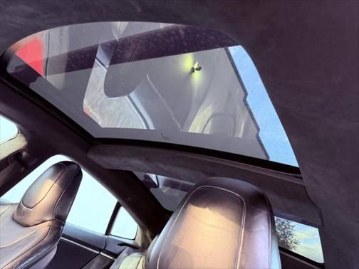 2015 Tesla Model S 70D