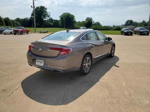 Photo 5 of 17 of 2019 Buick LaCrosse Essence