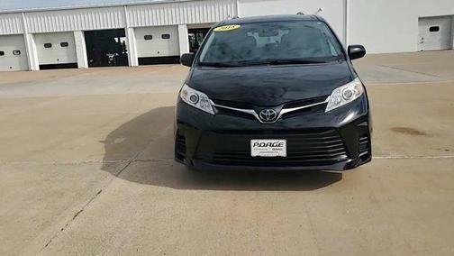 2018 Toyota Sienna LE
