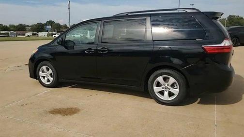 2018 Toyota Sienna LE