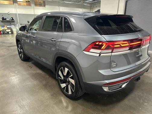 2024 Volkswagen Atlas Cross Sport 2.0T SE w/ Technology