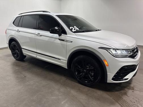 Opal White Pearl Effect 2024 Volkswagen Tiguan 2.0T SE R-Line Black