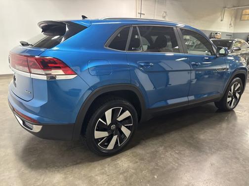 2024 Volkswagen Atlas Cross Sport 2.0T SE w/ Technology